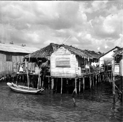 Vila da Barca, palafitas flutuantes