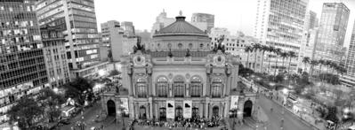 Vista frontal do Teatro Municipal