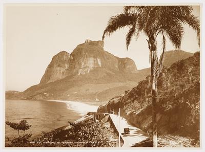 Avenida Niemeyer e a Pedra da Gávea