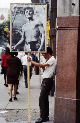 Flagrante de rua - placas, letreiros e cartazes