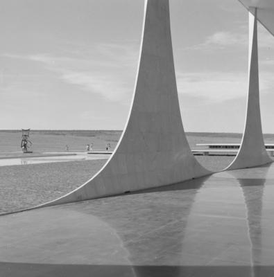 Escultura "O Rito dos Ritmos", de Maria Martins