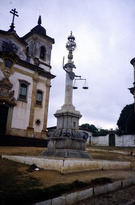 Pelourinho e Igreja de São Francisco de Assis