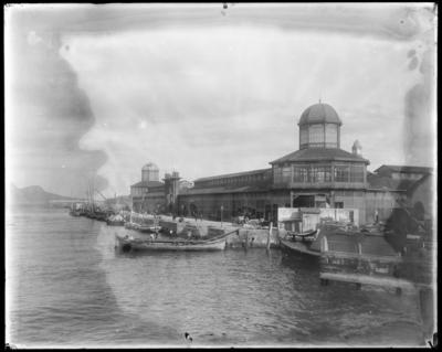 Mercado Municipal da Praça XV de Novembro e a Estação das Barcas