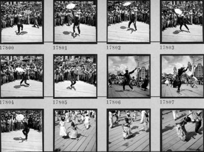 Passista de frevo no carnaval de rua de Recife