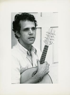 Joel Nascimento com o bandolim