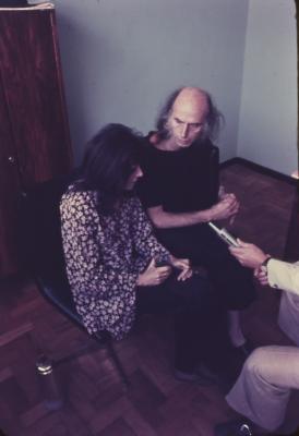 O repórter Karl Brugger entrevista Judith Malina e Julian Beck, criadores do Living Theater, presos em Belo Horizonte