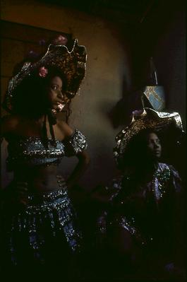 Série Mangueira - Mangueirenses em trajes verde e rosa