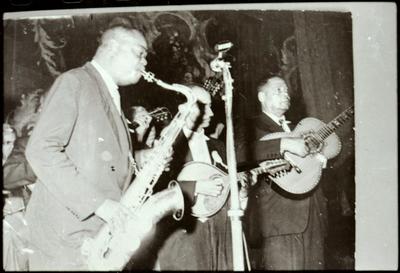 Pixinguinha com o saxofone (reprodução)