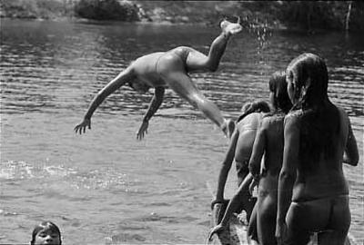 Série Xingu - Banho das crianças no rio