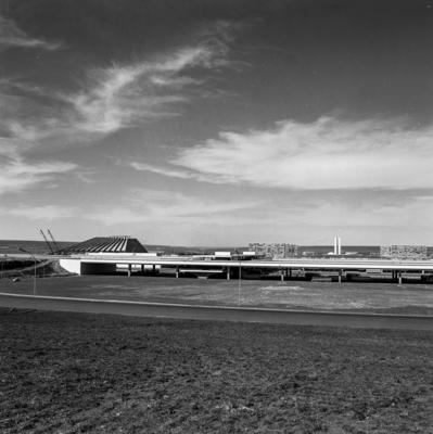 Vistas aéreas, Estação Rodoviária do Plano Piloto. À esquerda, o Teatro Nacional Claudio Santoro