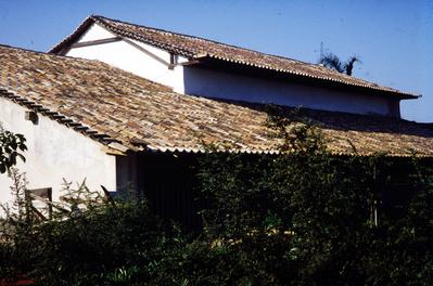 Igreja de São Miguel - telhados da igreja e do alpendre