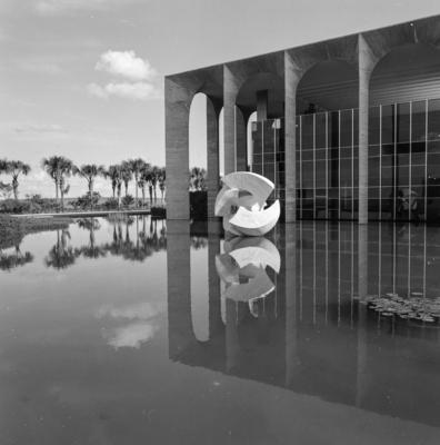 "O Meteoro", escultura de Bruno Giorgi
