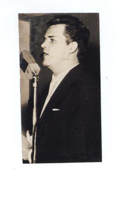 Paulo Augusto ao microfone