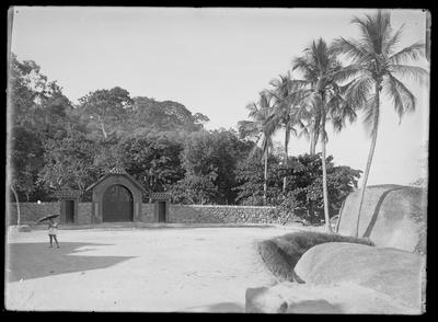 Entrada principal do Preventório Rainha Dona Amélia, na antiga praia da Covanca