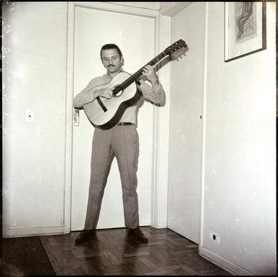 Paulinho Nogueira com o violão