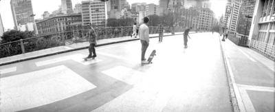 Skatistas no viaduto Santa Efigênia