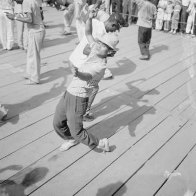 Passista de frevo no carnaval de rua de Recife