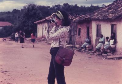 Lena Coelho dos Santos fotografando