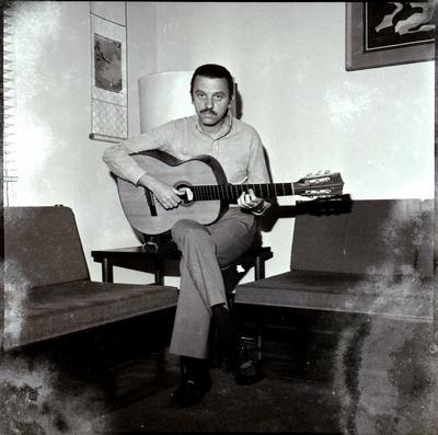 Paulinho Nogueira com o violão