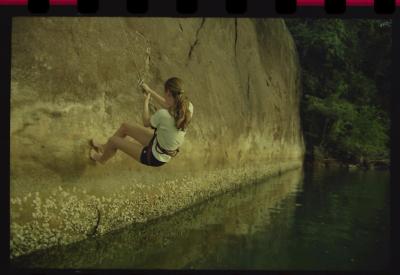 Alice Bodanzky fazendo rapel