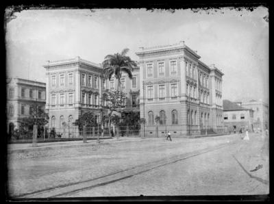 Vista lateral do edifício da Câmara dos Deputados do Brasil, atual Assembleia Legislativa do Estado do Rio de Janeiro (ALERJ)