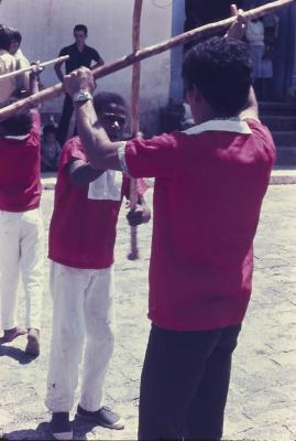 "Mineiro Pau" / "Maneiro Pau", misto de jogo e dança