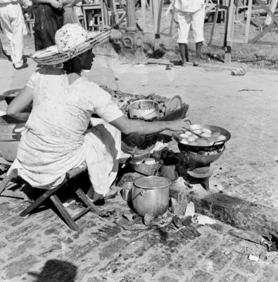 Vendedora de acarajé na procissão de Nosso Senhor dos Navegantes