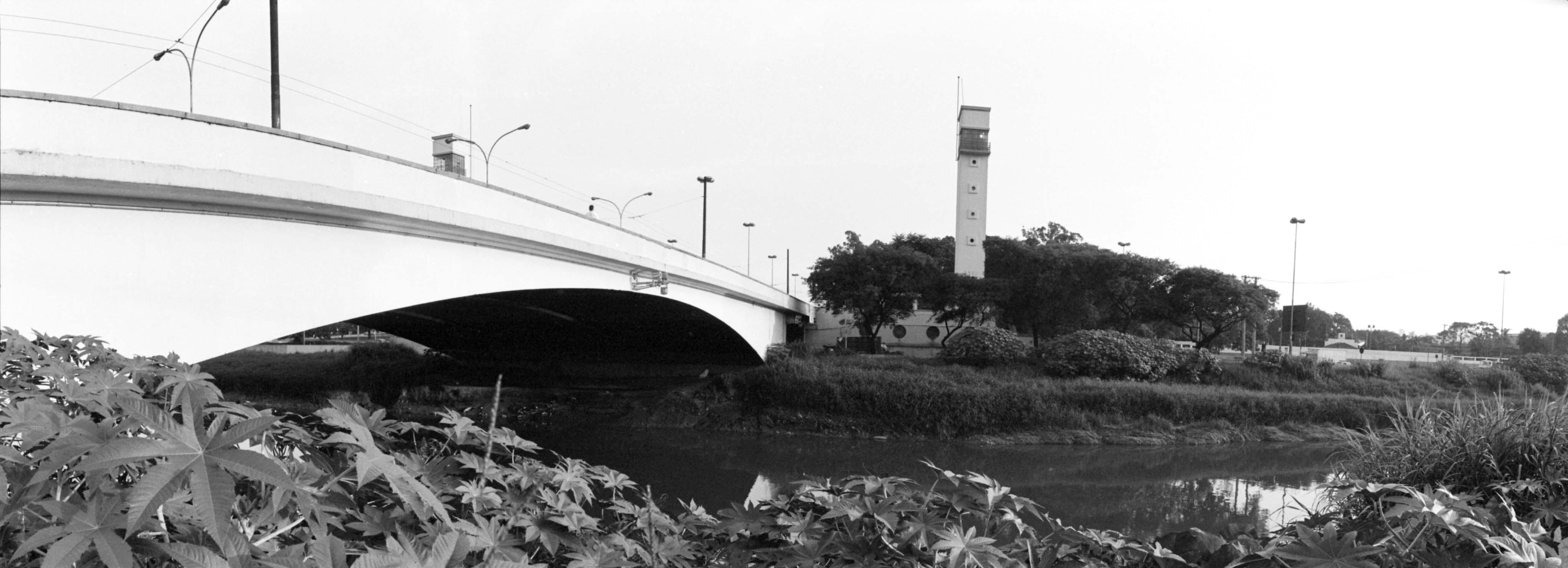Ponte das Bandeiras e rio Tietê