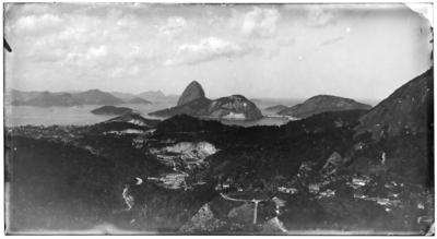 Vista de Botafogo; ao fundo, o Morro do Pão de Açúcar