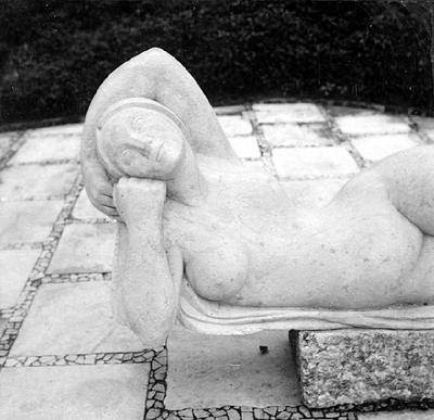 Esculturas de Alfredo Ceschiatti, "Mulher recostada"