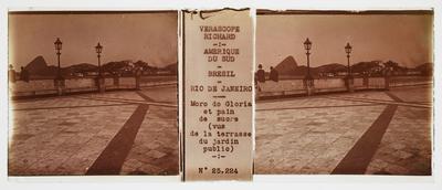 Morros da Glória e do Pão de Açúcar; vistos do terraço do jardim do Passeio Público