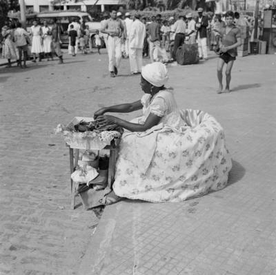 Vendedora de acarajé na procissão de Nosso Senhor dos Navegantes