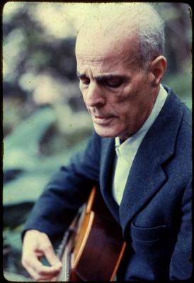 Alberto Ribeiro com o violão