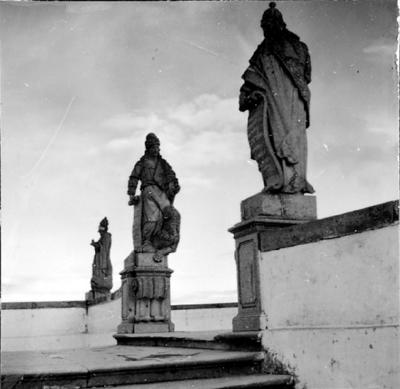 Profeta Daniel (no meio)