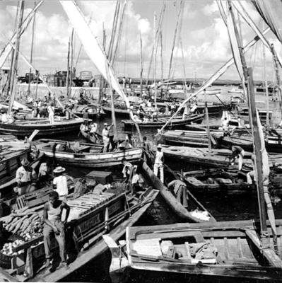 Embarcações na rampa e arredores do Mercado Modelo