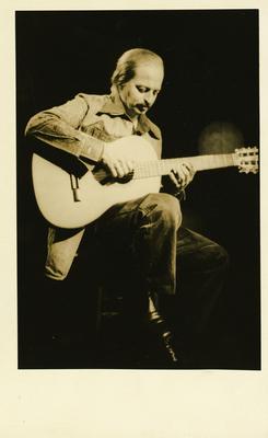 Luiz Bonfá com o violão