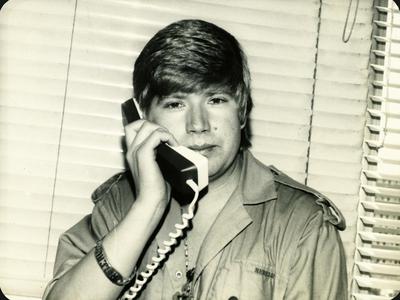 Roberto Leal ao telefone