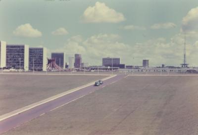 Vista para Torre de TV de Brasília e Catedral Metropolitana Nossa Senhora Aparecida