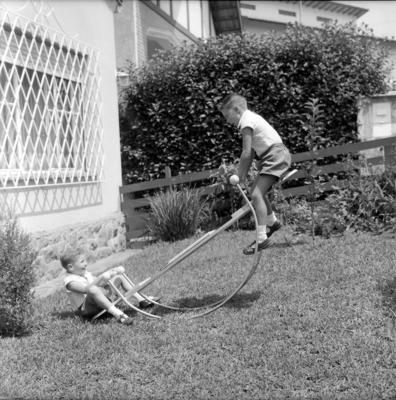 Crianças na gangorra