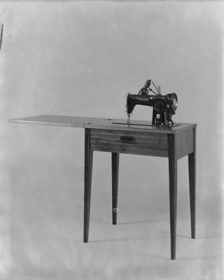 Campanha publicitária da agência J. Walter Thompson para máquina de costura Singer