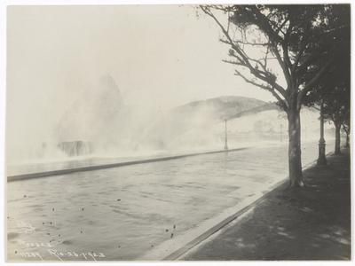Ressaca na praia de Botafogo