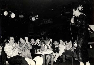 Elizeth Cardoso ao microfone