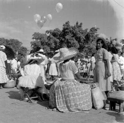 Vendedora de acarajé na procissão de Nosso Senhor dos Navegantes