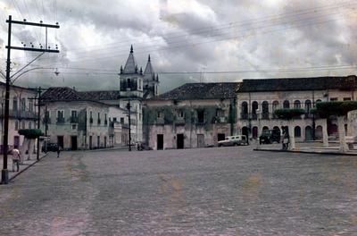 Sobrados, ao fundo, Igreja Matriz