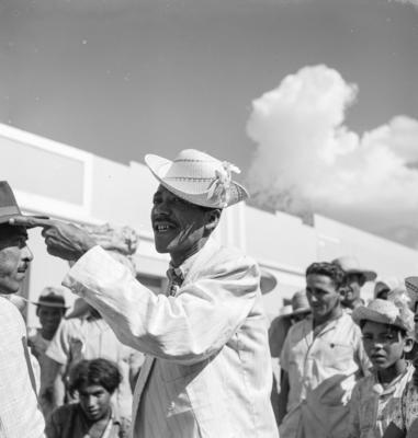 Canindé, romeiros tocando instrumentos
