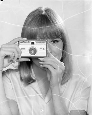 Campanha publicitária da agência J. Walter Thompson para máquina fotográfica instantânea Kodak