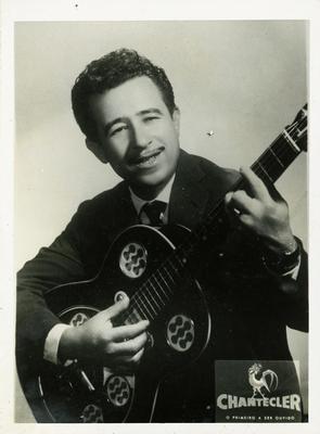 Teixeirinha com o violão