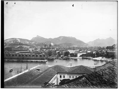 Panorama do Rio de Janeiro visto a partir da Ilha das Cobras