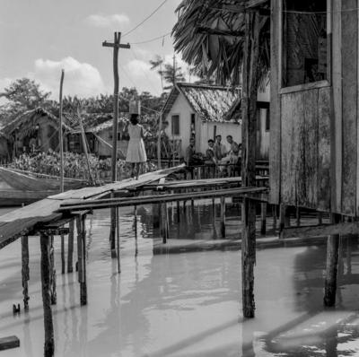 Vila da Barca, palafitas flutuantes