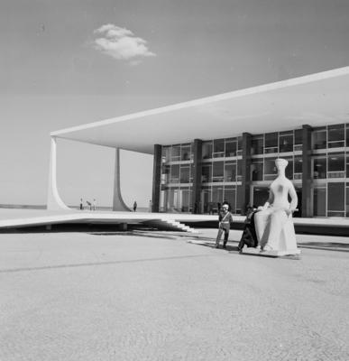 "A Justiça", escultura de Alfredo Ceschiatti